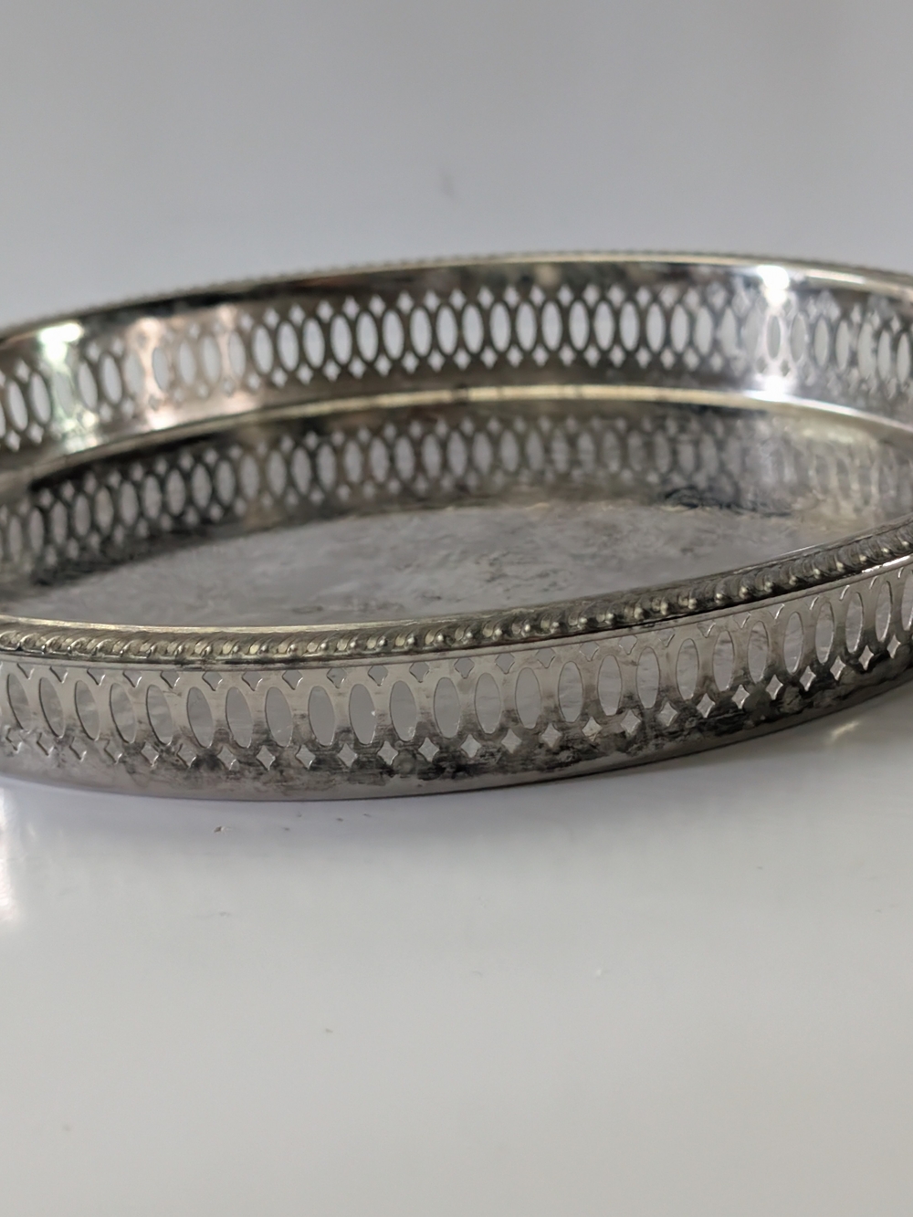 Vintage Elegance Silver Plated Decorative Round Serving Tray 10" artichoke leaf
